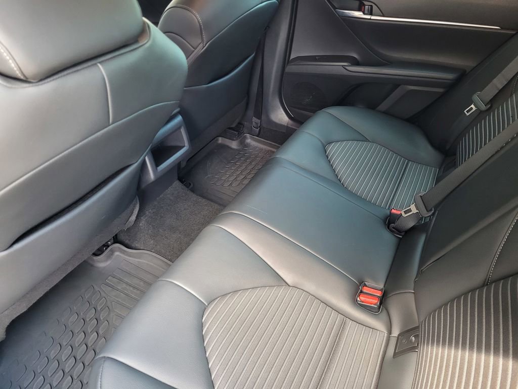 Used 2023 Toyota Camry SE image 9