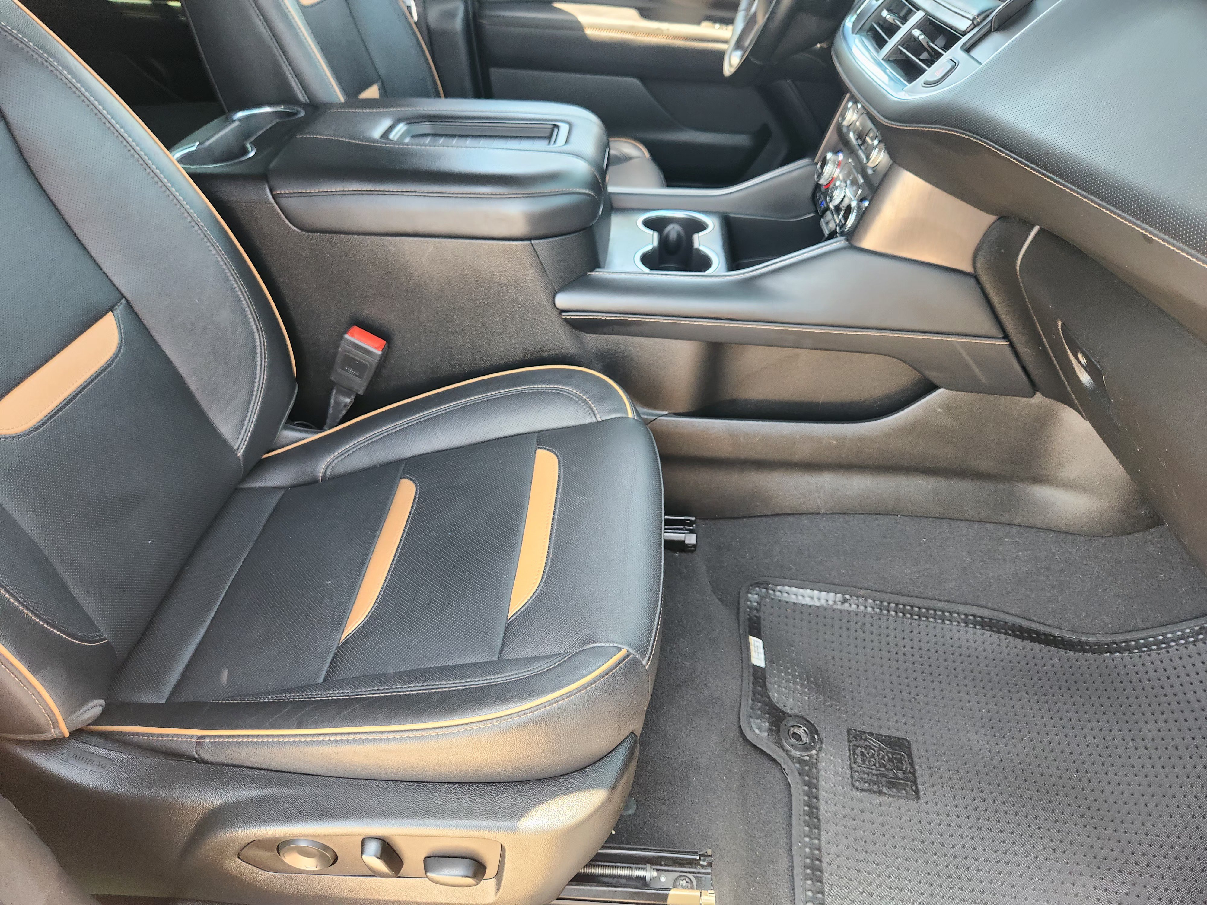Used 2023 GMC Yukon AT4 w/ AT4 Premium Package AWD/4WD image 14