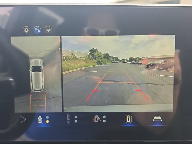 New 2026 Chevrolet Equinox LT w/ Safety and Technology Package AWD/4WD image 24