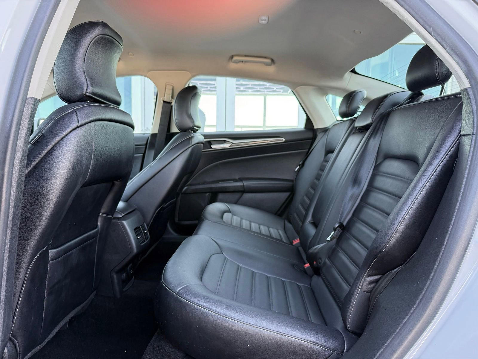 Used 2018 Ford Fusion SE w/ Equipment Group 602A FWD image 16