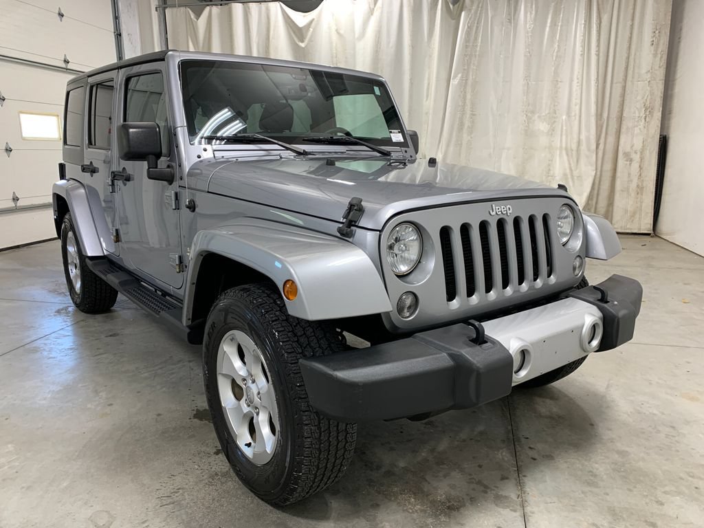 Used 2015 Jeep Wrangler Unlimited Sahara w/ Connectivity Group AWD/4WD image 13