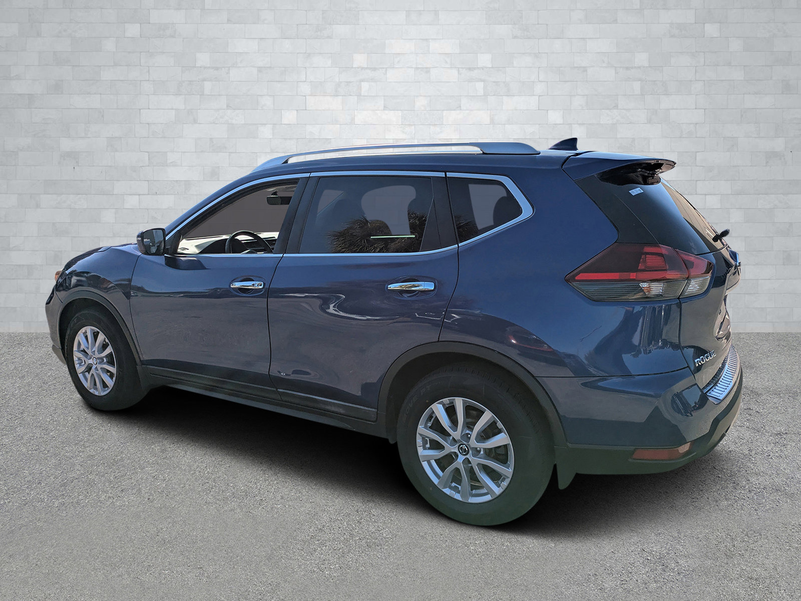 Used 2018 Nissan Rogue SV image 7