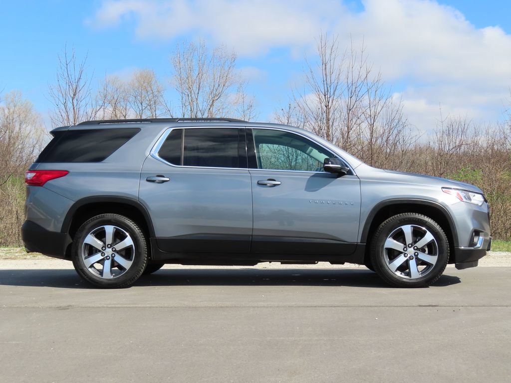 Used 2019 Chevrolet Traverse LT w/ LT Premium Package AWD/4WD image 2
