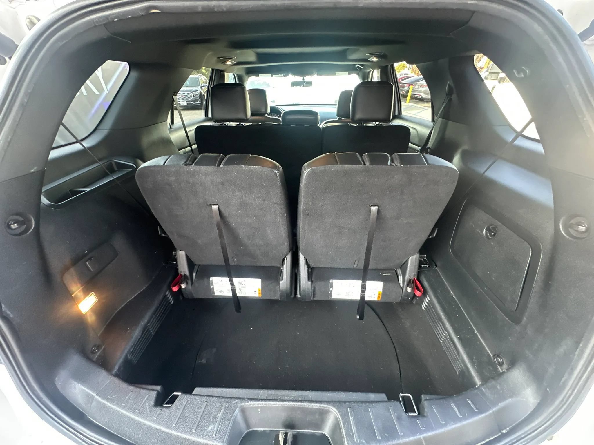 Used 2018 Ford Explorer XLT w/ Equipment Group 202A FWD image 43