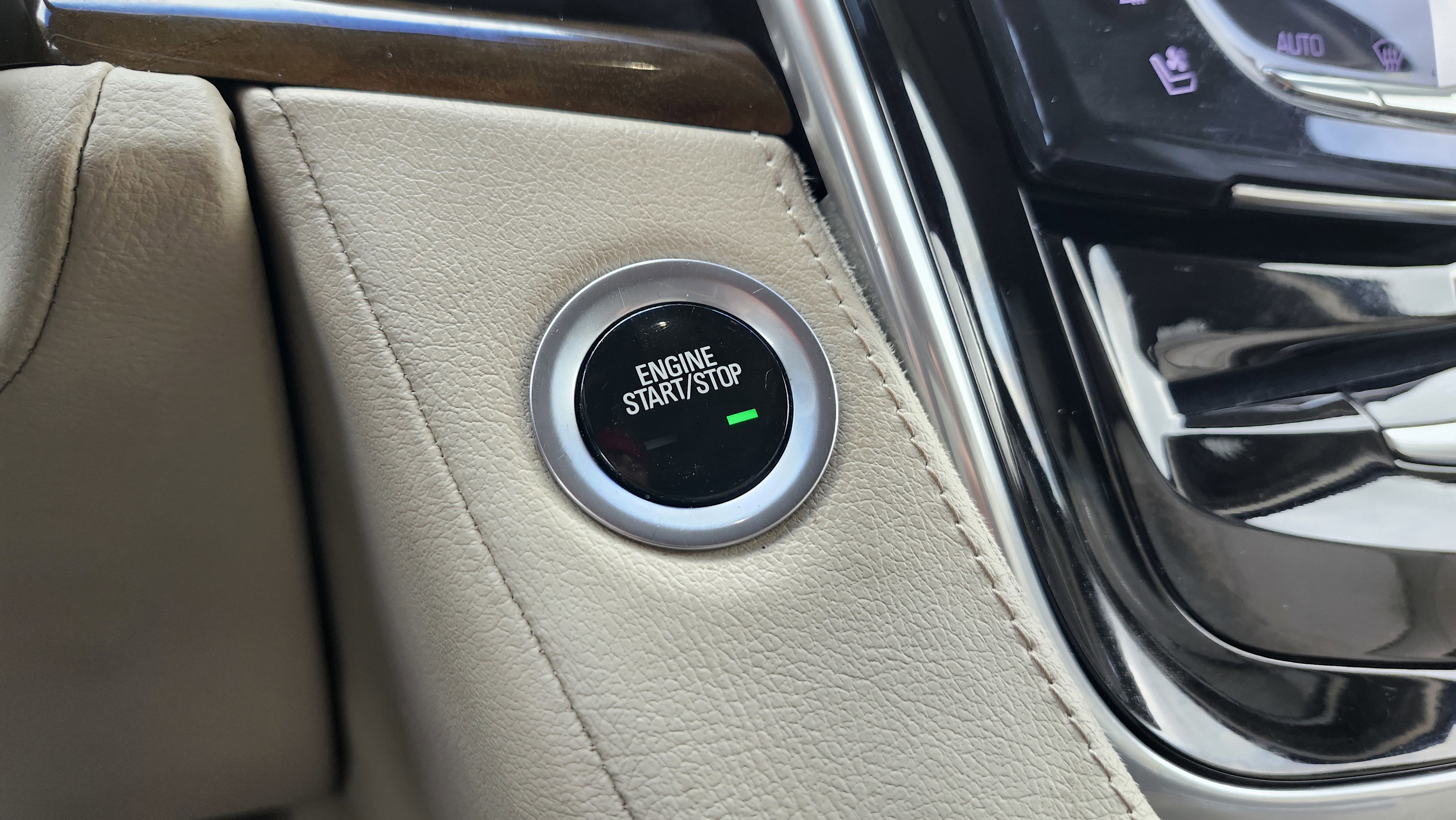 Used 2018 Cadillac Escalade ESV Premium Luxury image 10