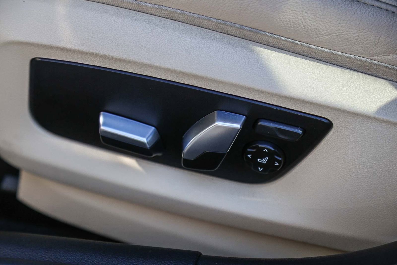 Used 2022 BMW 530i w/ Premium Package image 23