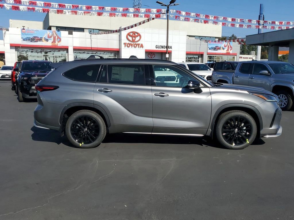 New 2026 Toyota Highlander XSE image 2