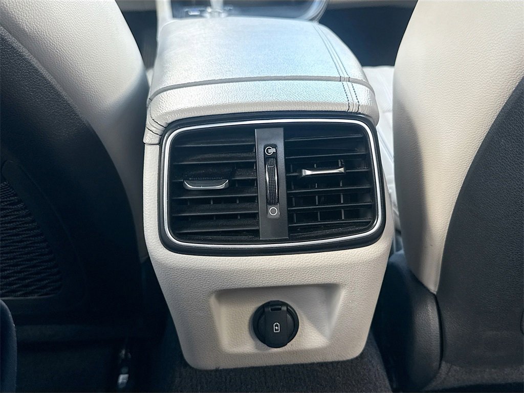 Used 2022 Genesis G70 3.3T image 25