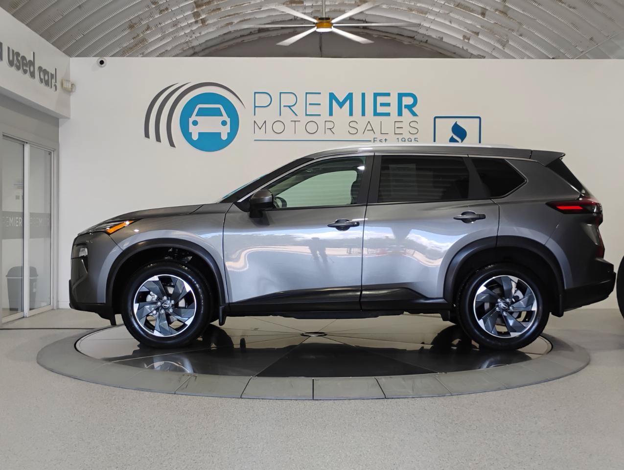 Used 2024 Nissan Rogue SV w/ SV Premium Package AWD/4WD image 2