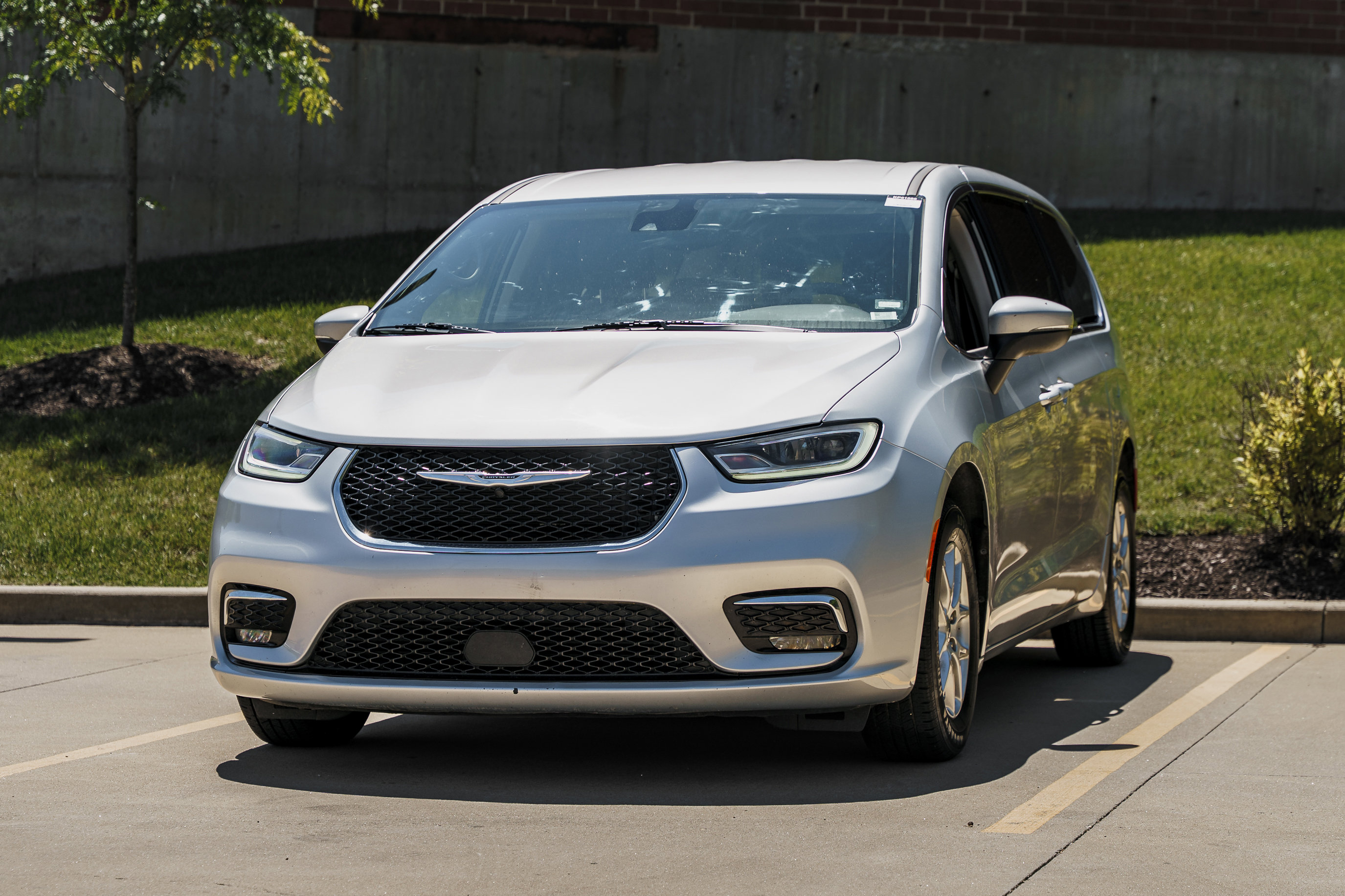 Used 2023 Chrysler Pacifica Touring-L FWD image 7