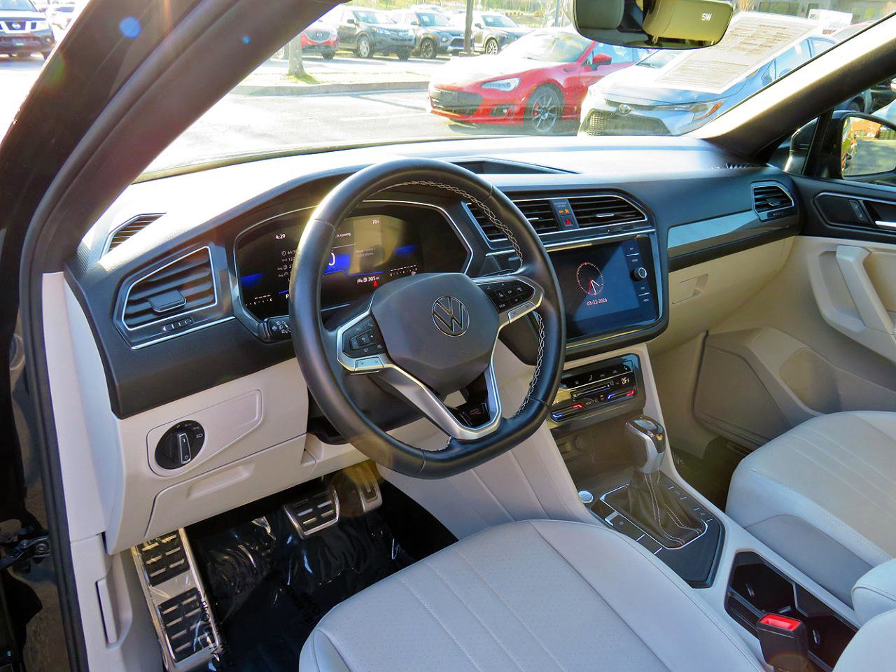 Used 2023 Volkswagen Tiguan SE R-Line FWD image 12