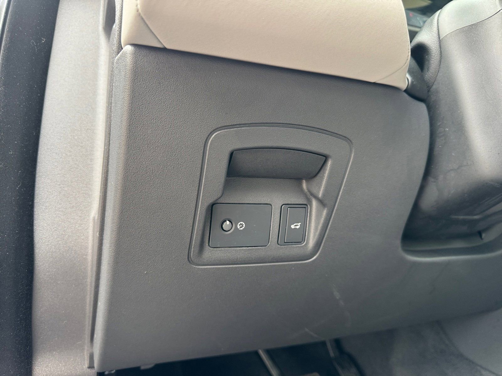 Used 2025 Land Rover Range Rover Velar S image 21