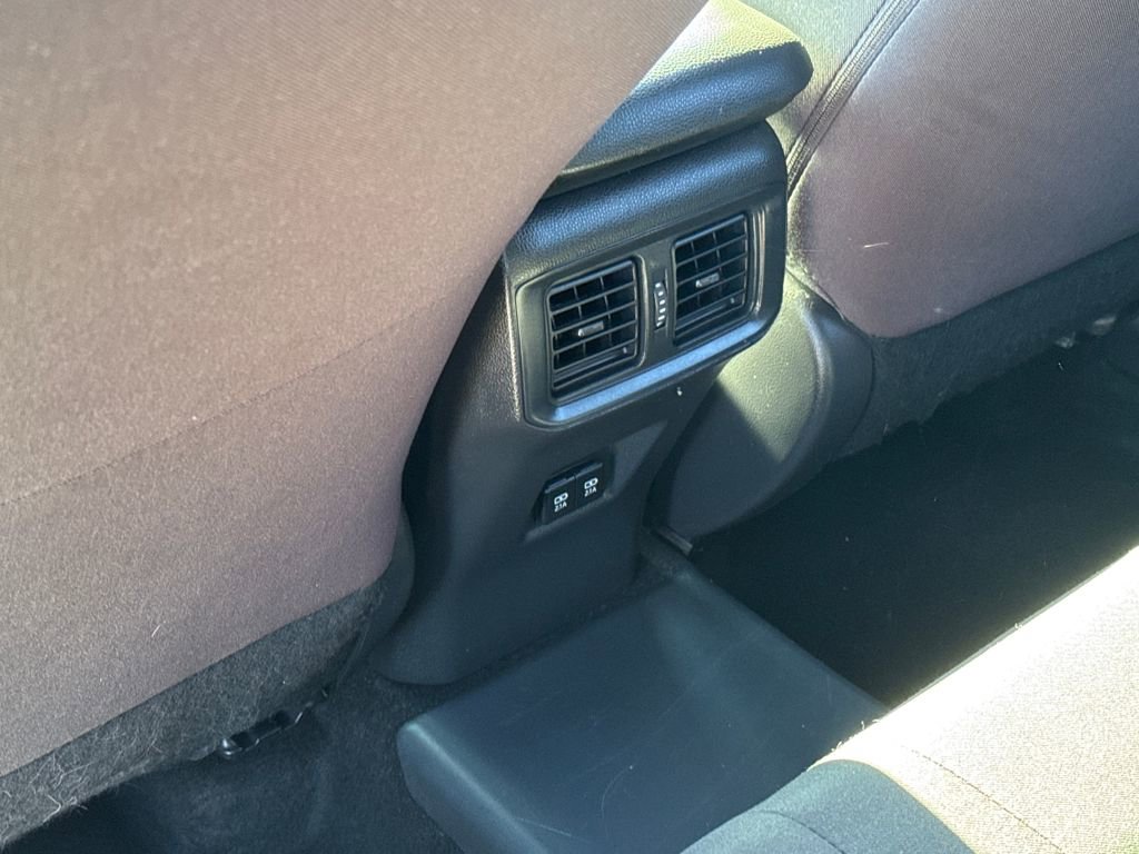 Used 2021 Toyota RAV4 SE image 39