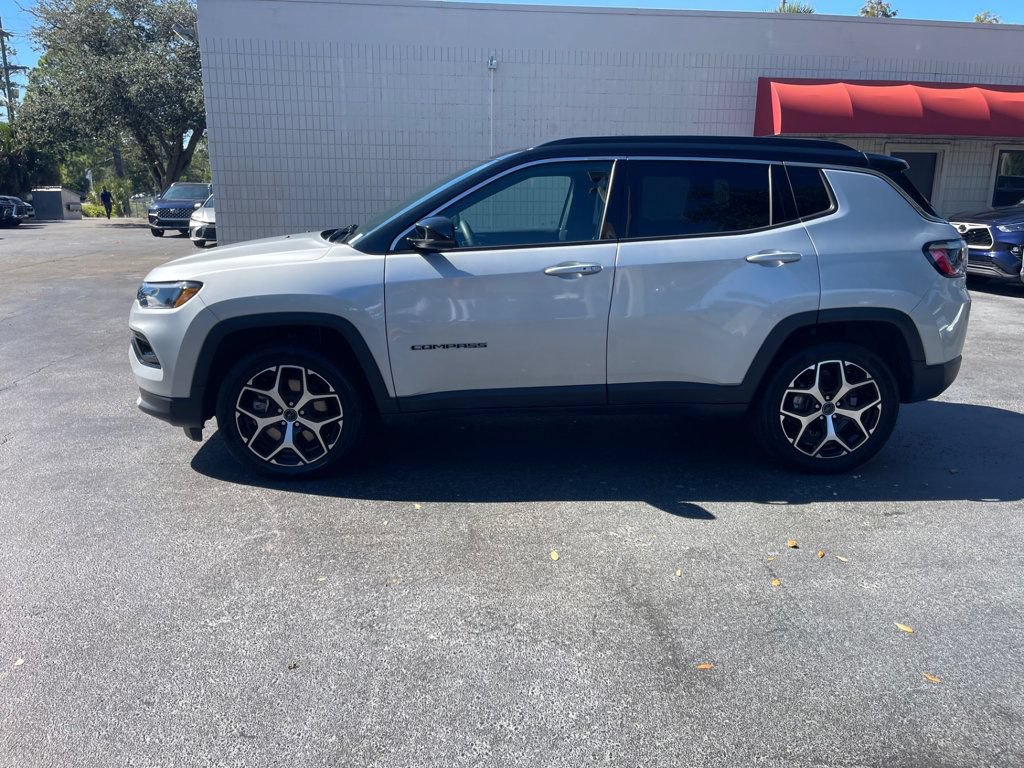 Used 2025 Jeep Compass Limited AWD/4WD image 2