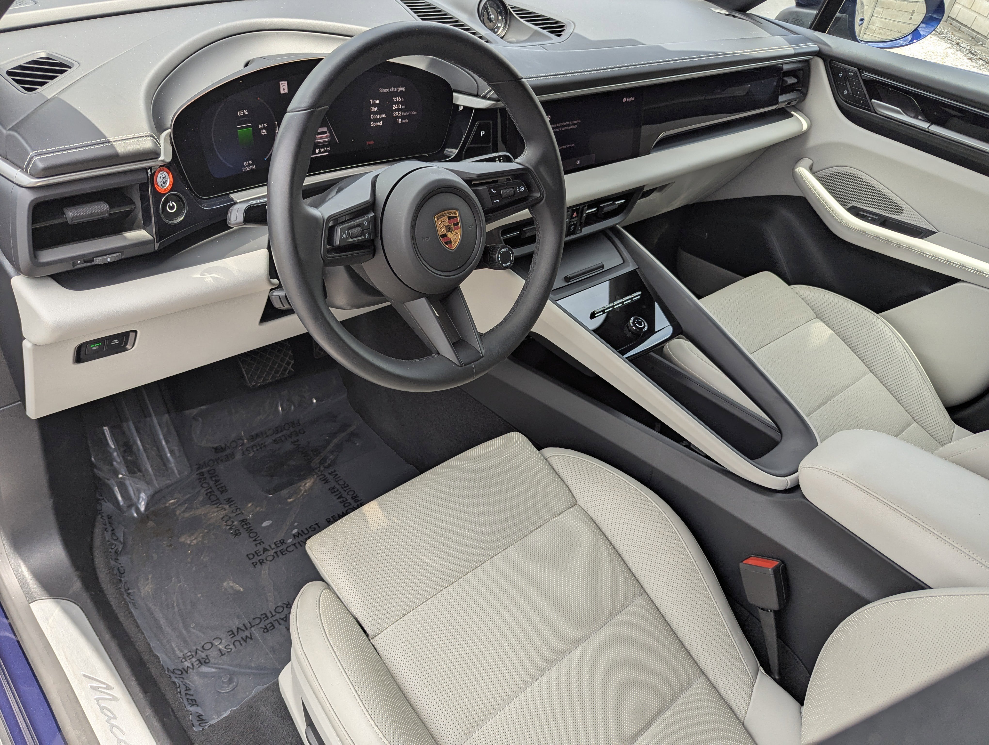 Certified 2025 Porsche Macan Electric RWD image 5