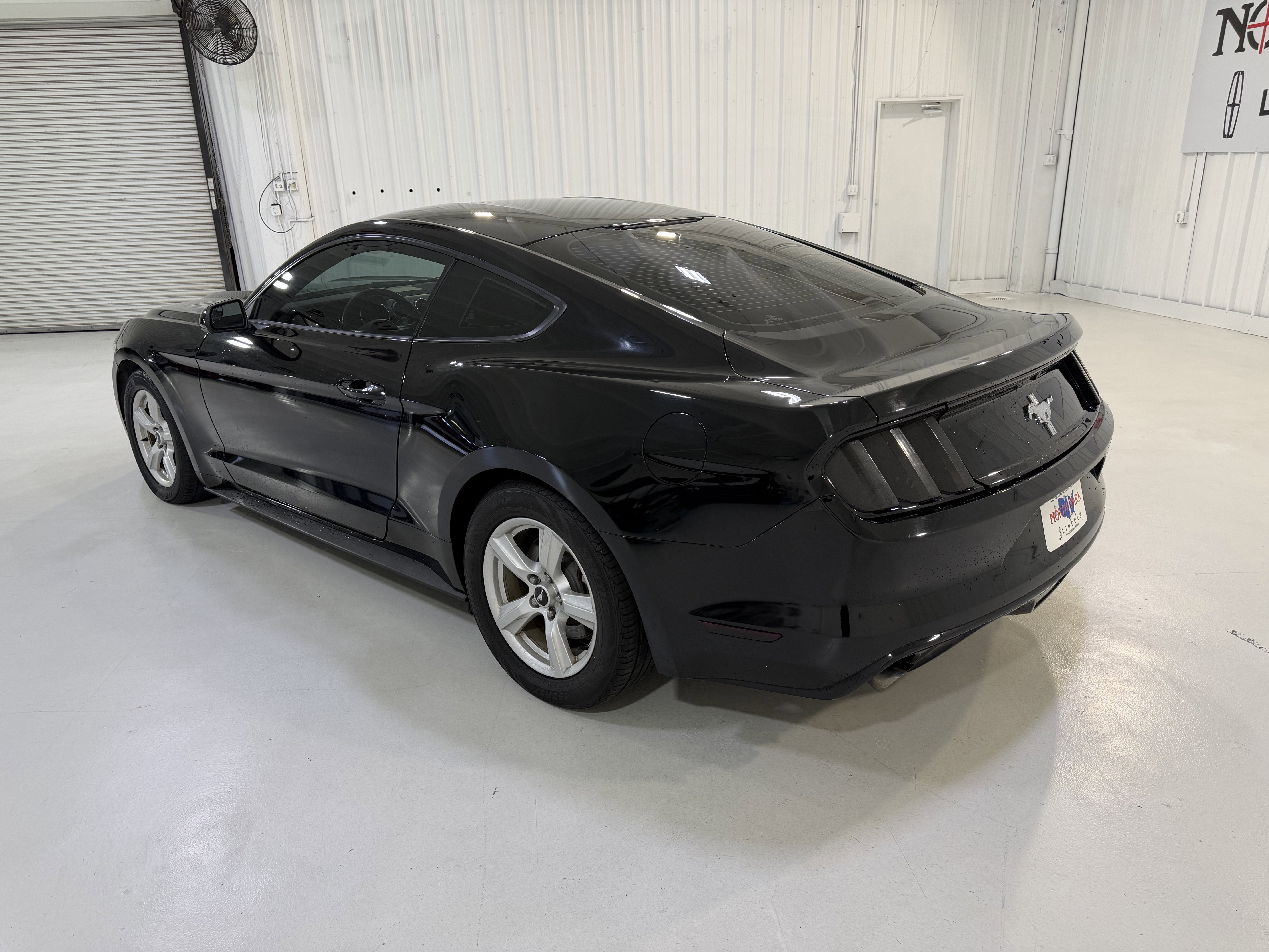 Used 2017 Ford Mustang Coupe RWD image 3