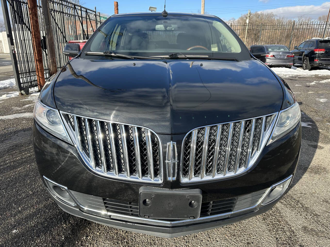 Used 2015 Lincoln MKX FWD w/ Equipment Group 102A image 2