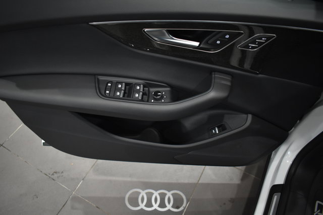 Used 2025 Audi Q8 Premium image 36