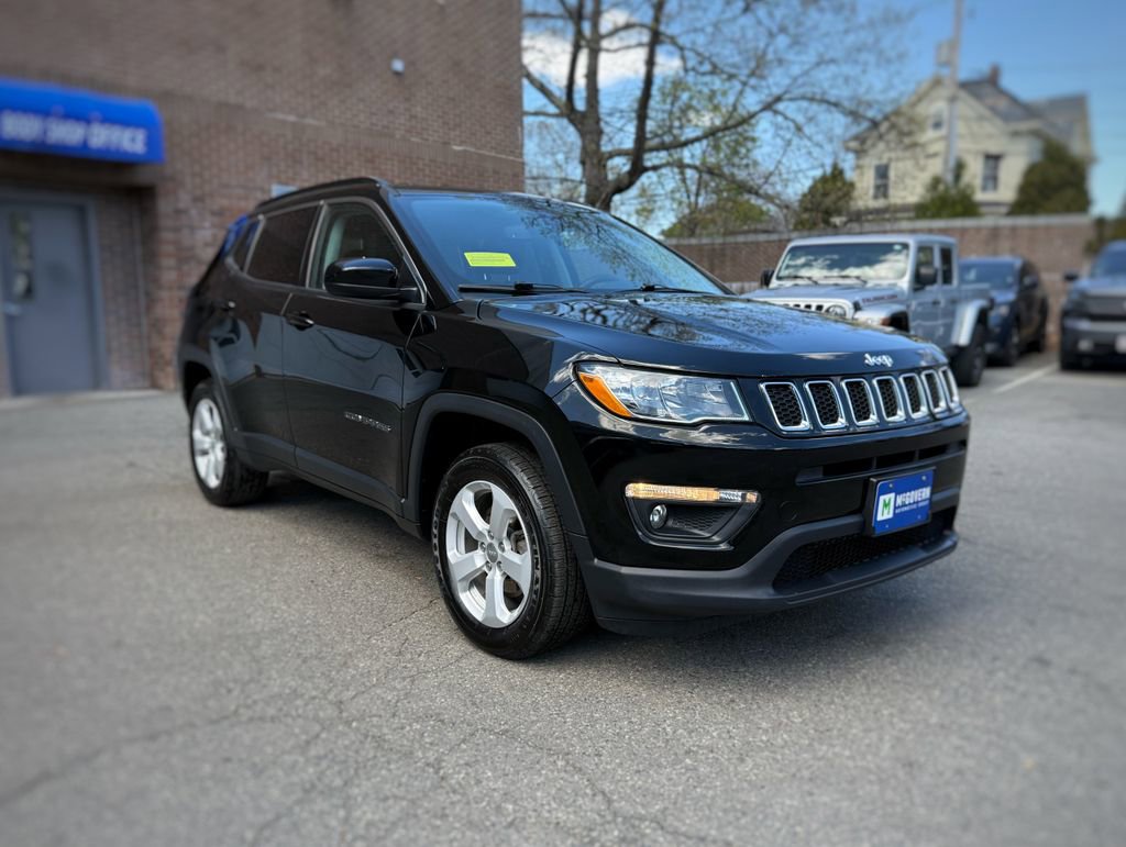 Used 2021 Jeep Compass Latitude w/ Convenience Group AWD/4WD image 3