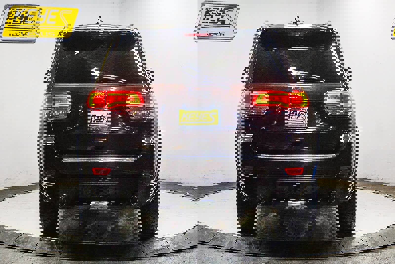 Used 2017 Jeep Grand Cherokee Overland image 3