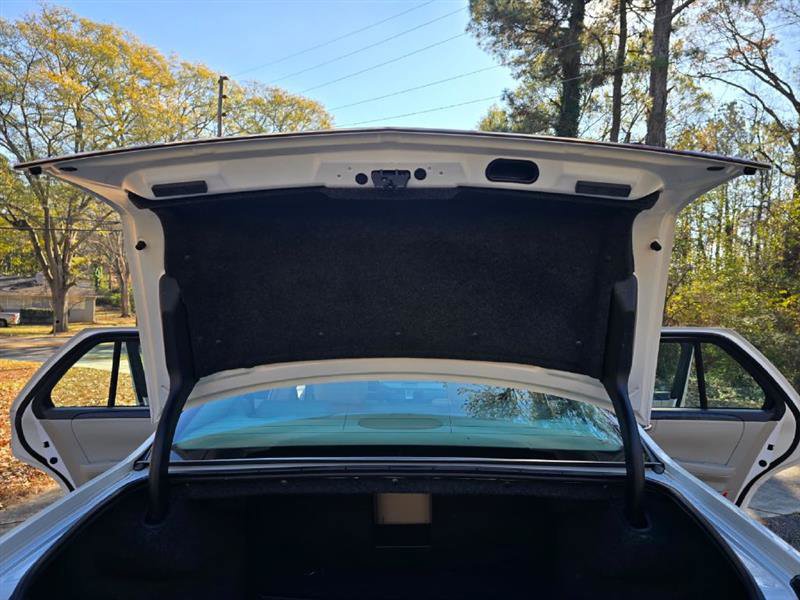 Used 2011 Cadillac DTS Luxury image 25