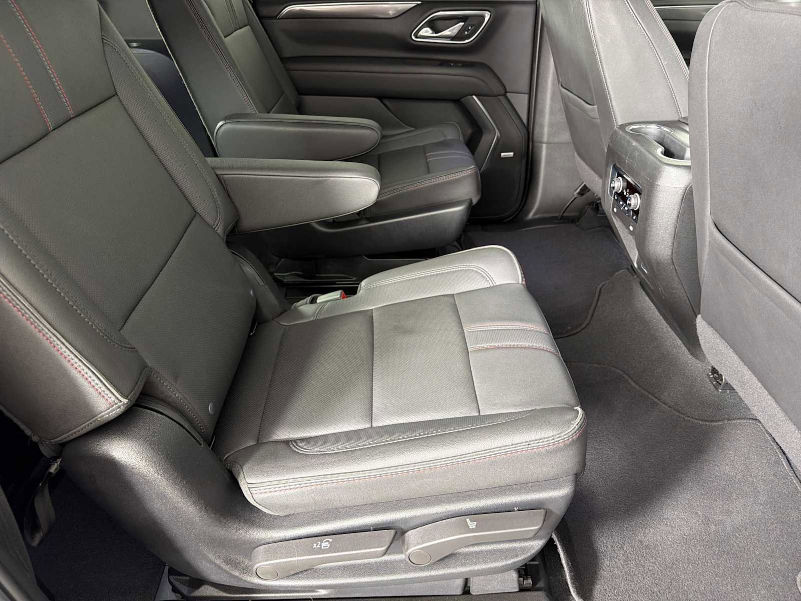 Used 2024 Chevrolet Suburban RST w/ Luxury Package RWD image 21