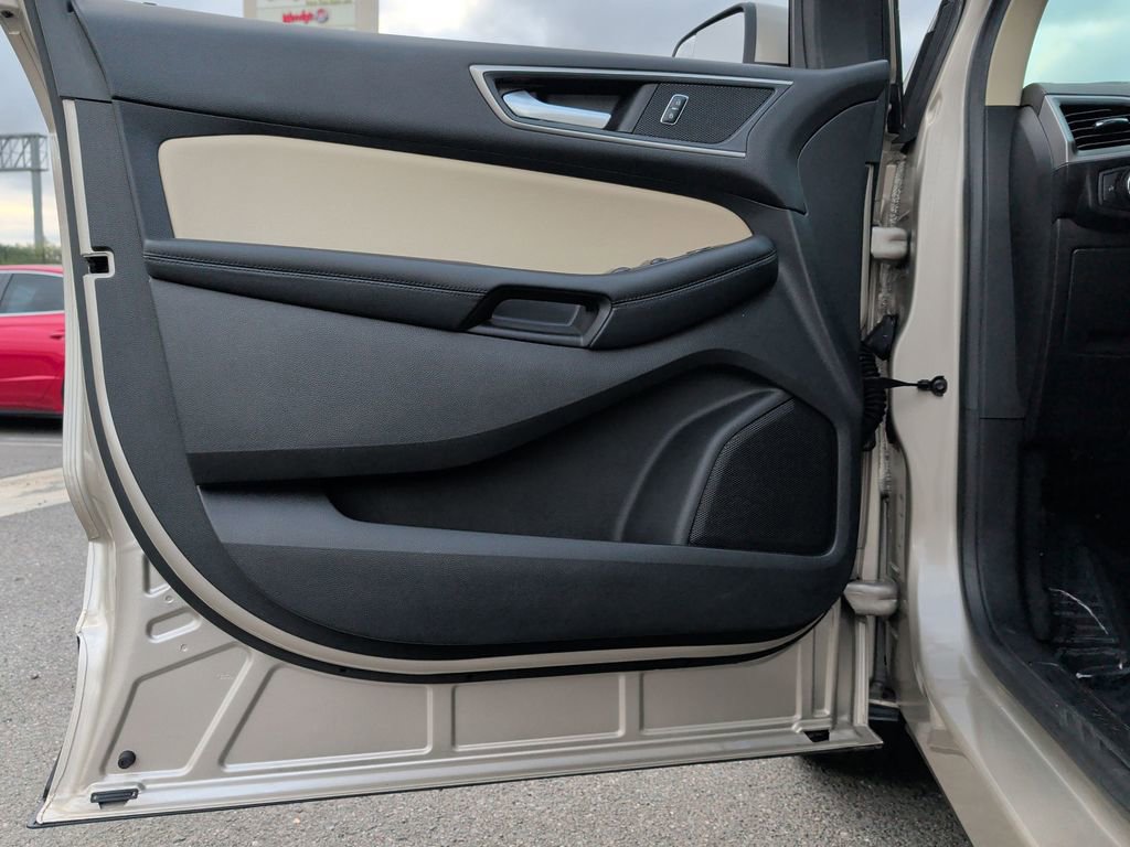 Used 2018 Ford Edge SEL w/ Equipment Group 201A FWD image 18