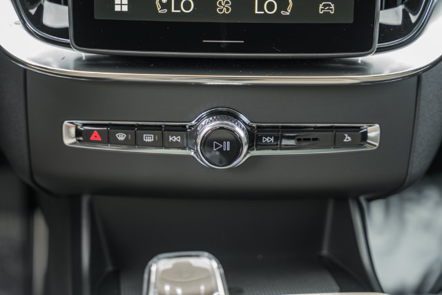 New 2026 Volvo XC90 B6 Plus w/ Protection Package Premier AWD/4WD image 23