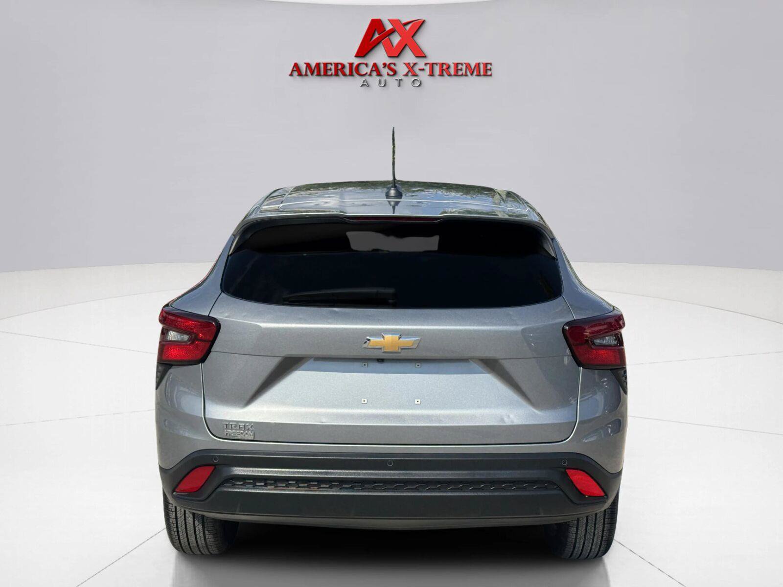 Used 2025 Chevrolet Trax LS w/ Driver Confidence Package FWD image 5