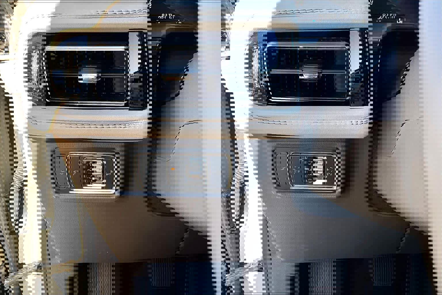 Used 2022 Lincoln Aviator Reserve w/ Elements Package Plus image 31