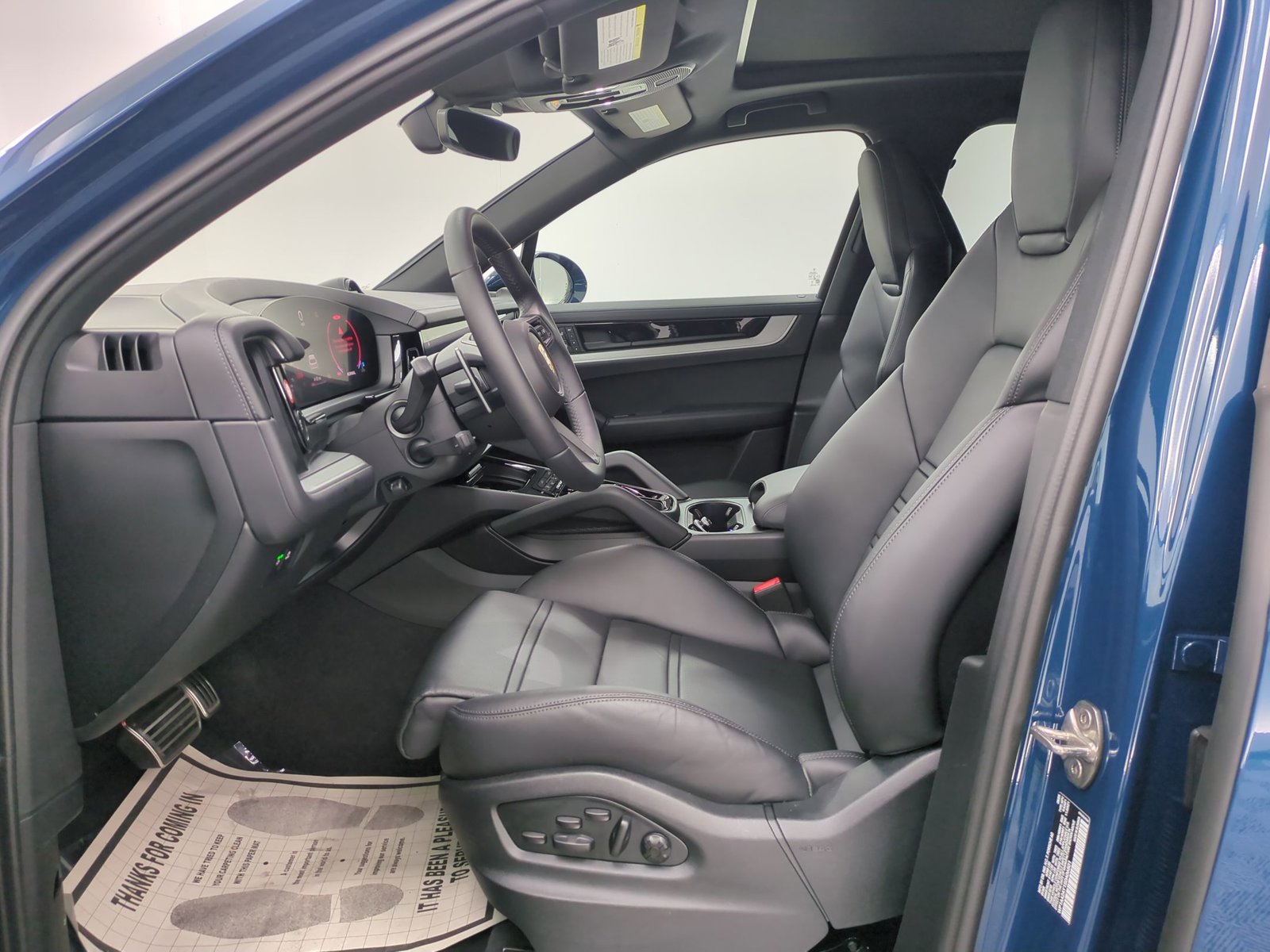 Used 2025 Porsche Cayenne image 5