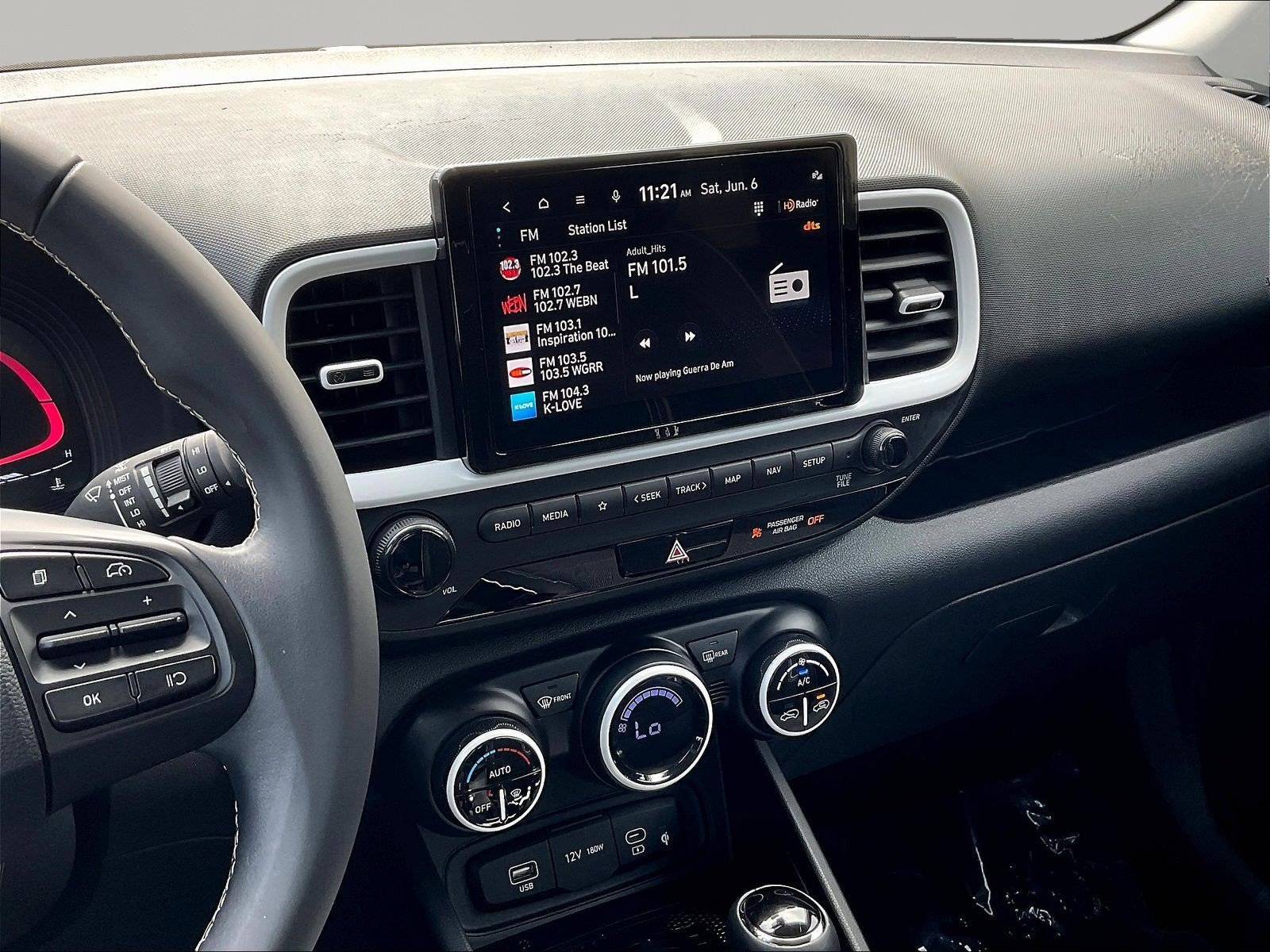 Certified 2024 Hyundai Venue Limited FWD image 9