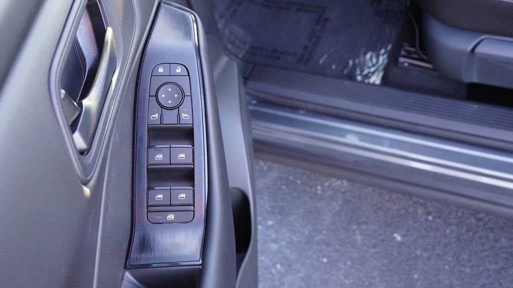 Used 2025 Nissan Rogue S image 14