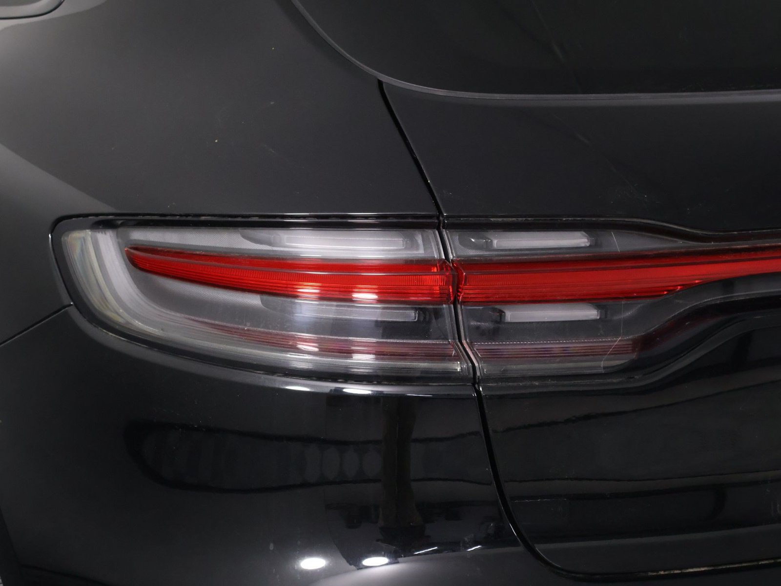 Certified 2023 Porsche Macan AWD/4WD image 21