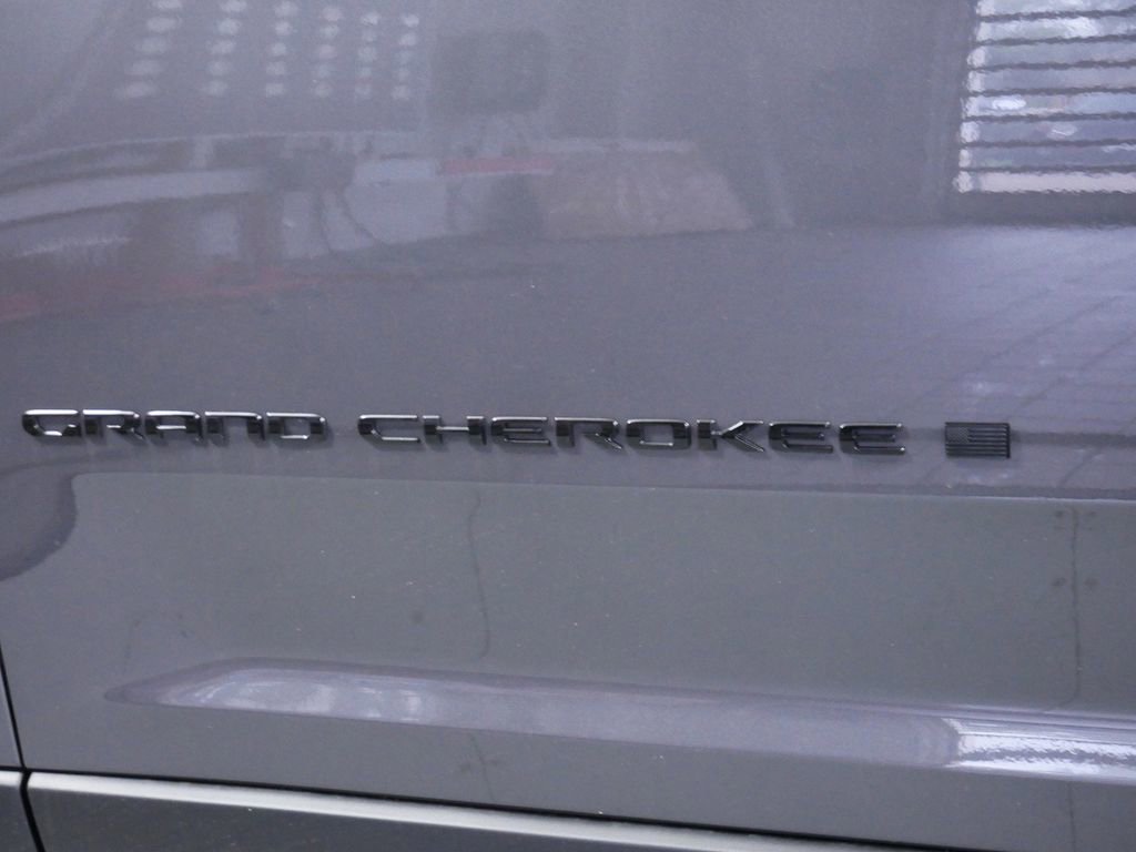 Certified 2024 Jeep Grand Cherokee Altitude image 18
