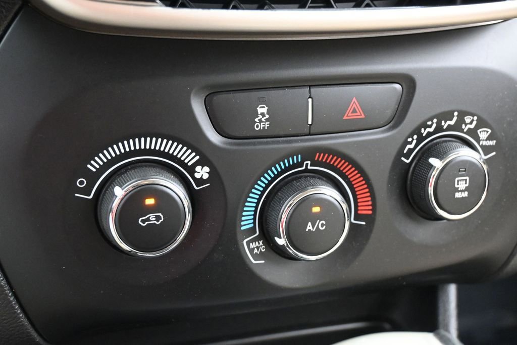 Used 2016 Jeep Cherokee Sport AWD/4WD image 18
