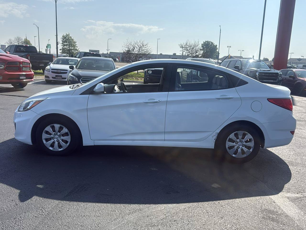 Used 2015 Hyundai Accent GLS FWD image 2
