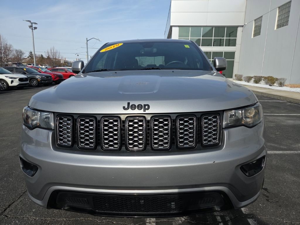 Used 2019 Jeep Grand Cherokee Altitude image 3