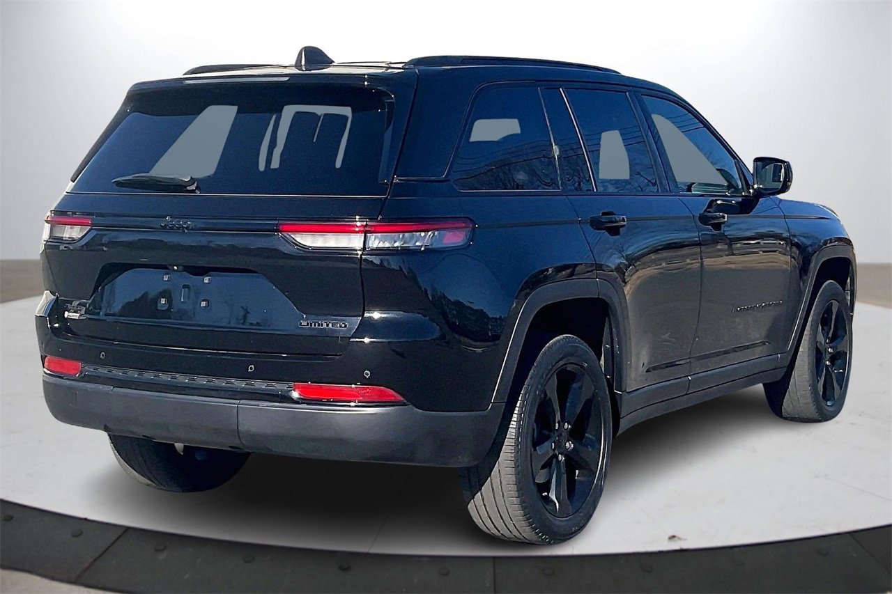 Used 2023 Jeep Grand Cherokee Limited w/ Black Appearance Package image 8