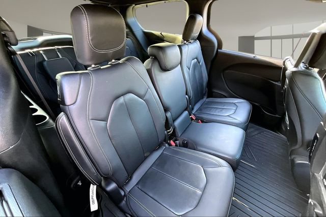 Used 2021 Chrysler Pacifica Touring-L w/ Uconnect Theater Family Group FWD image 23