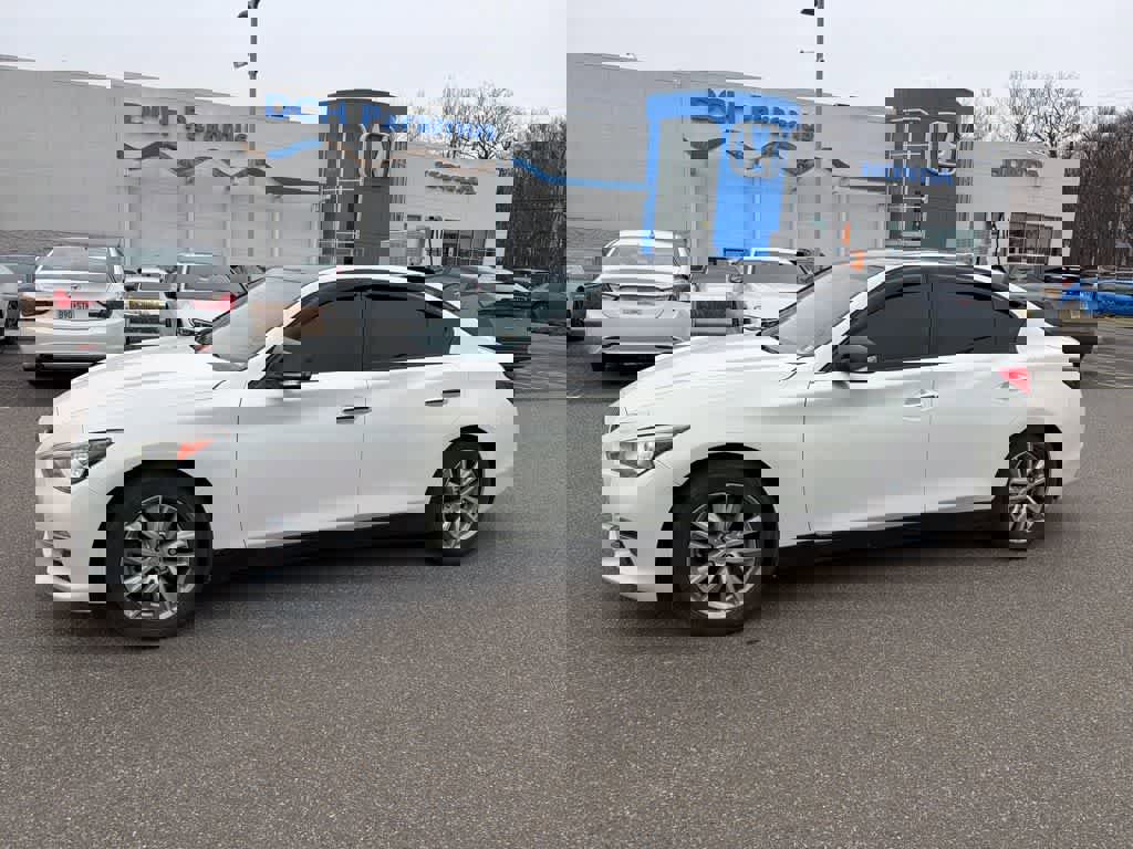 Used 2016 INFINITI Q50 Premium w/ 2.0T Premium Plus Package image 6