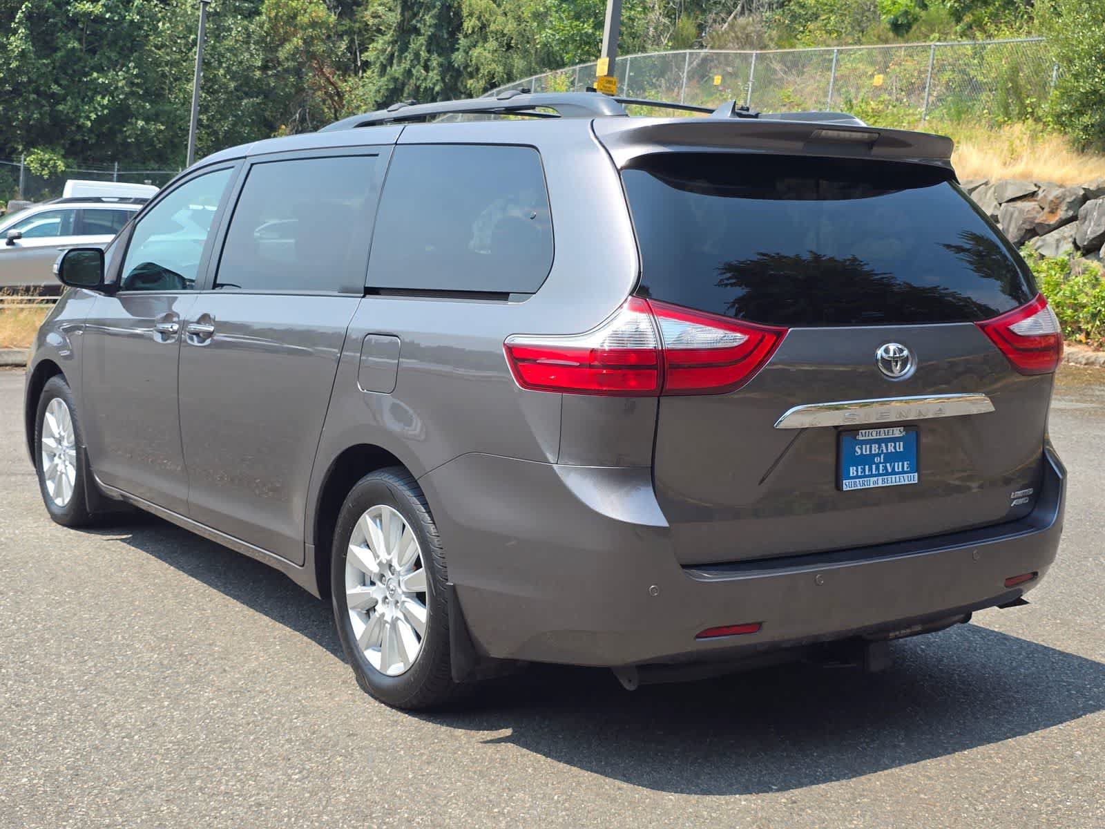 Used 2017 Toyota Sienna Limited AWD/4WD image 4