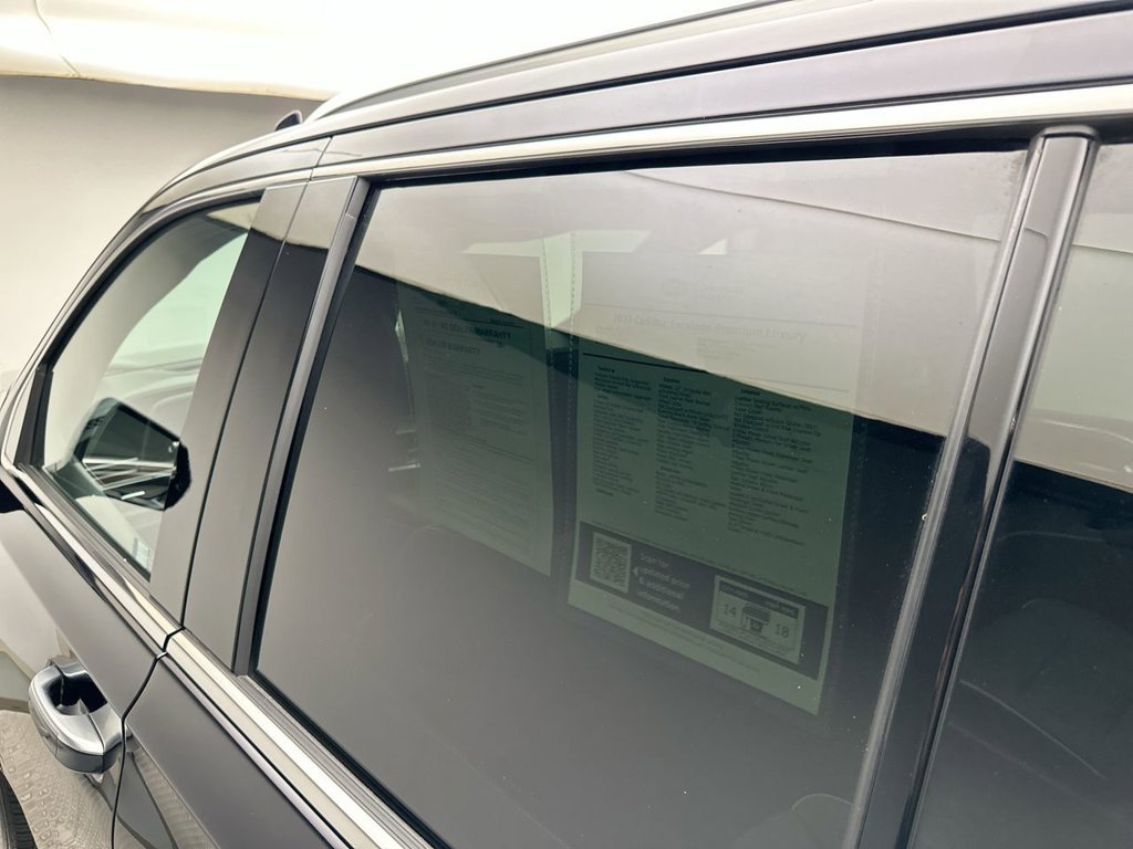 Used 2023 Cadillac Escalade Premium Luxury AWD/4WD image 33