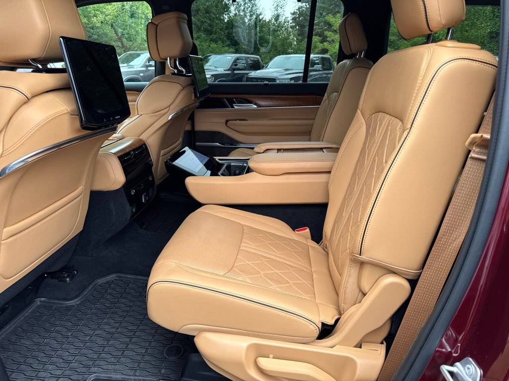 Used 2025 Jeep Grand Wagoneer Series III w/ Rear Seat Video Group 1 AWD/4WD image 26