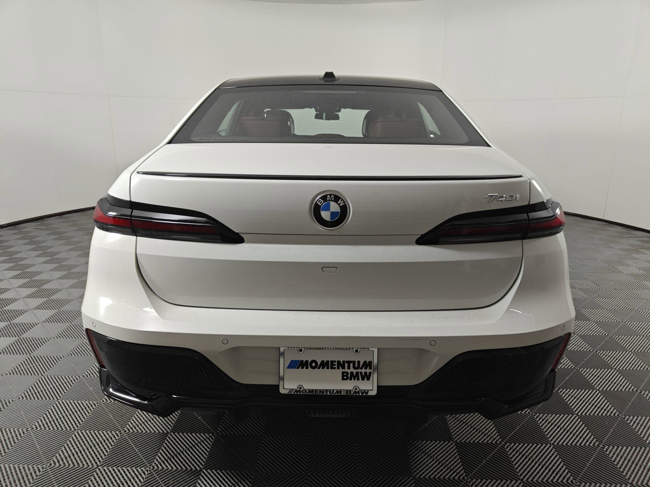 Used 2025 BMW 740i w/ Executive Package image 10