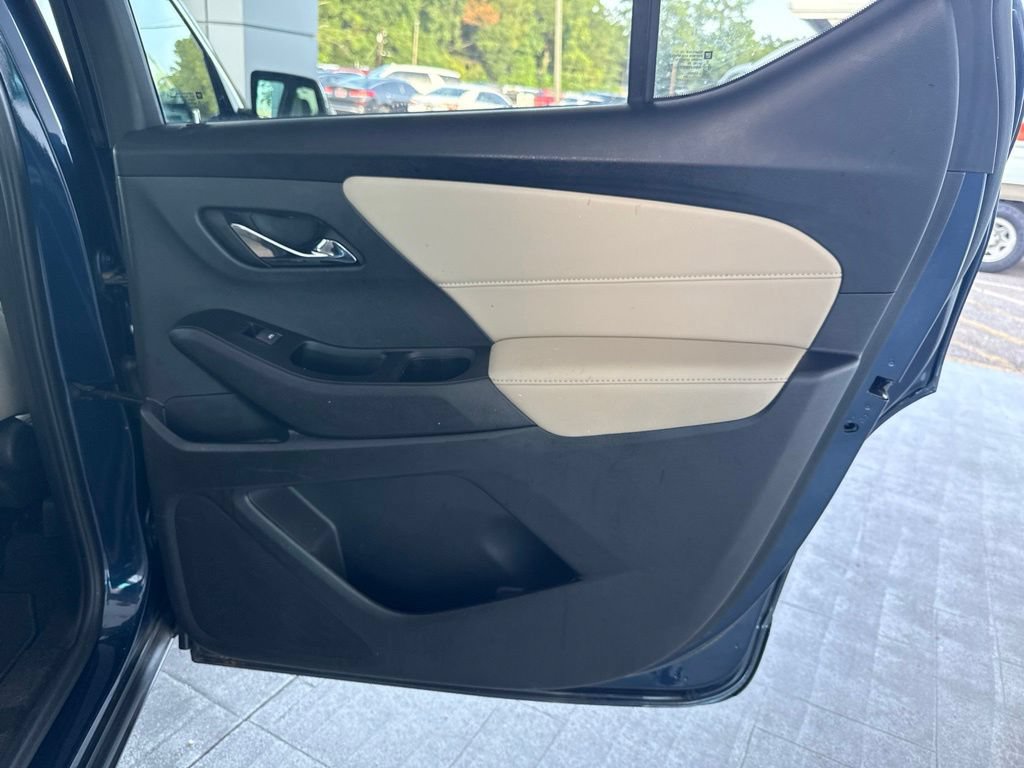 Used 2023 Chevrolet Traverse LT FWD image 33