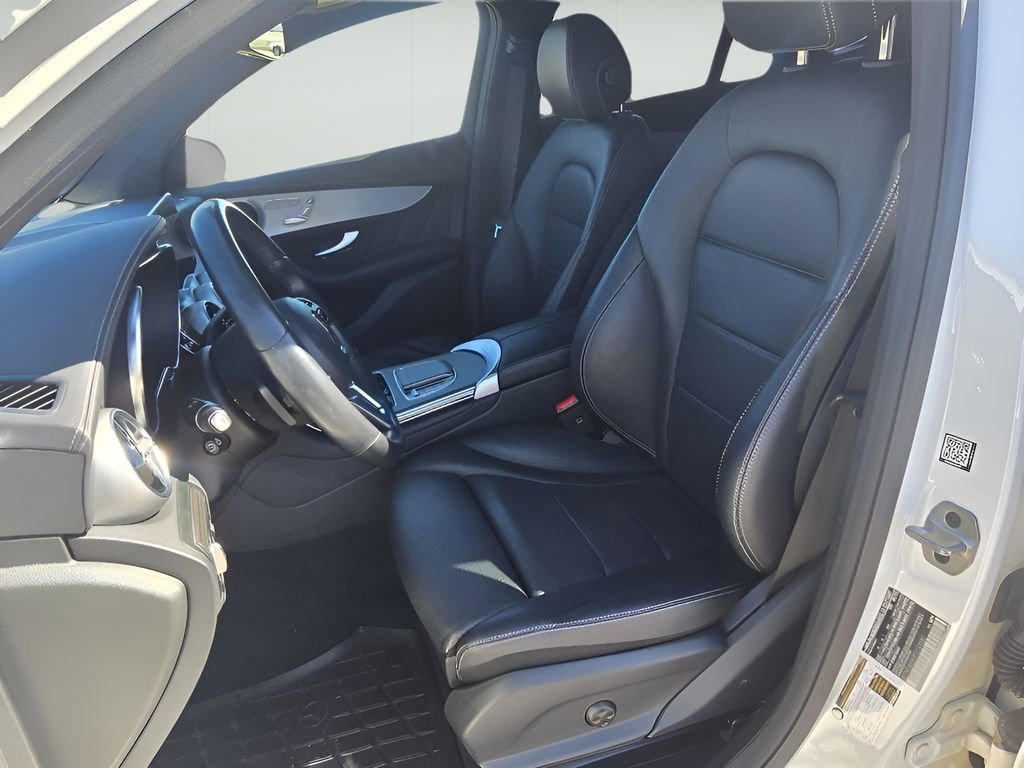 Used 2023 Mercedes-Benz GLC 300 4MATIC Coupe image 13