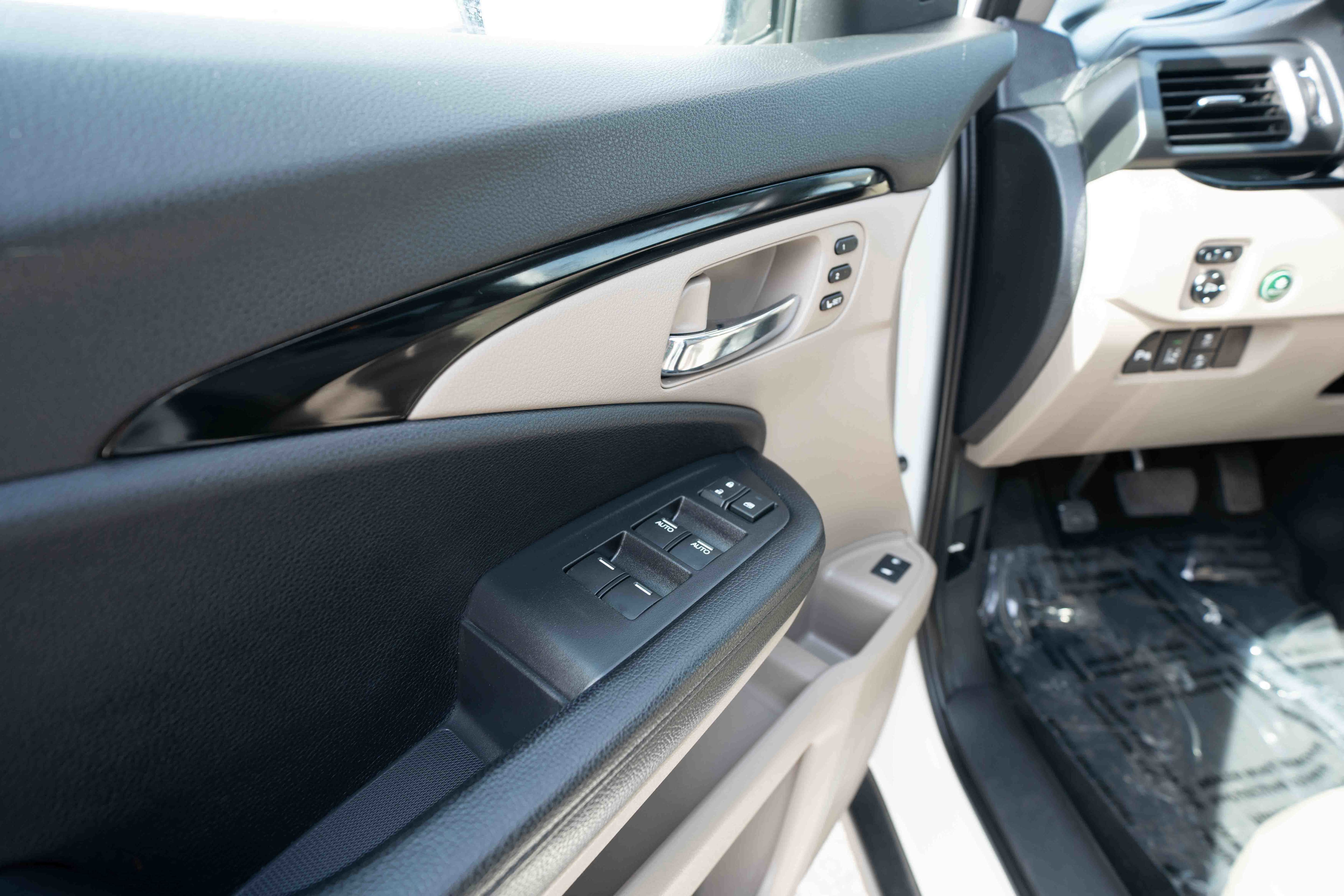 Used 2017 Honda Pilot Elite image 7