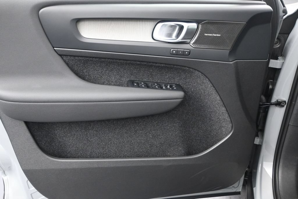 New 2026 Volvo XC40 B5 Plus AWD/4WD image 10
