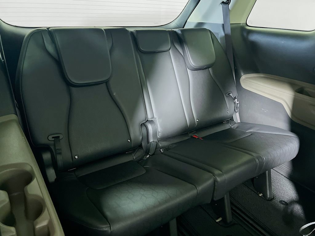 Used 2025 Kia Carnival FWD image 23